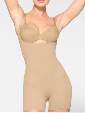 SKIMS Seamless Sculpt Open Bust Shortie Bodysuit Shapewear XS/S Nude